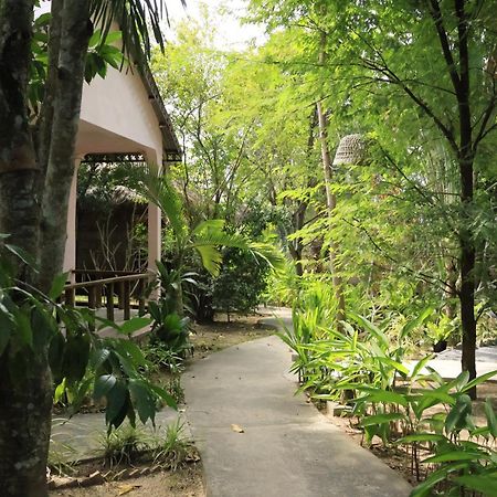 Bird Of Paradise Bungalows Kep Exterior photo